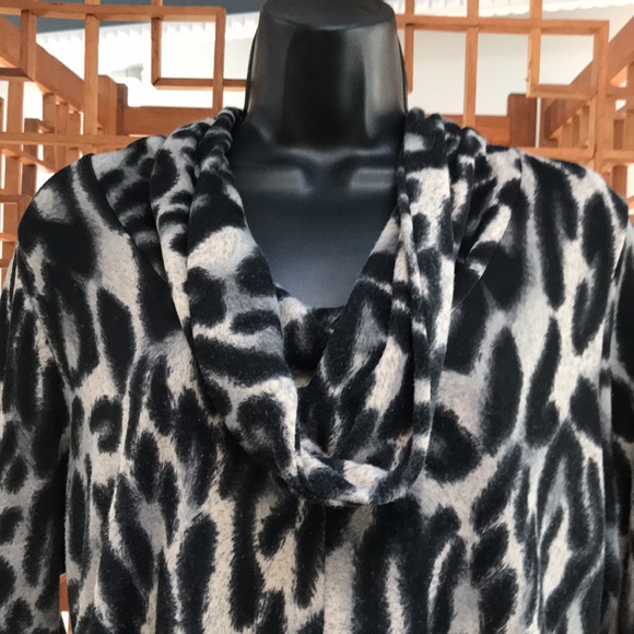 Dress Barn black and cream top with cowl neck and sheer bottom. Size L - Picture 2 of 7